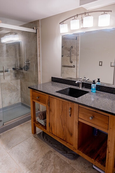 Building Photo - 215 Old Newtown Rd