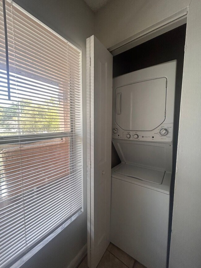 Building Photo - Limited Time Pricing! Move in by Sept 12 g...