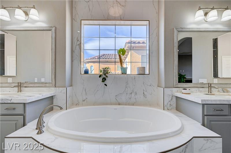 Primary Bath - 9738 Bear Trap Ct