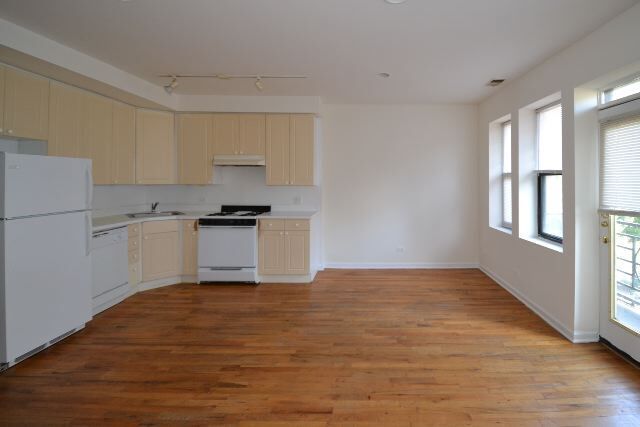 Building Photo - 909 W Dakin