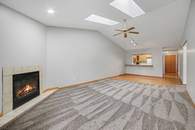 Building Photo - Beautiful 2 Bedroom Duplex Rental with Attached Garage $1700/Month