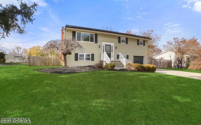 Building Photo - 112 Manhattan St