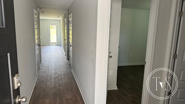 Building Photo - 128 Lakeside Dr