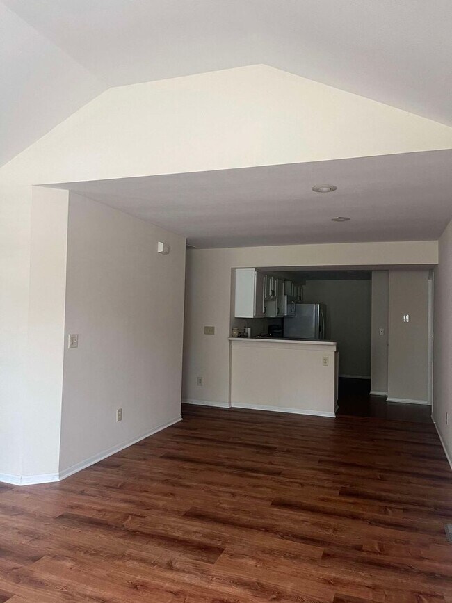 Building Photo - Updated and bright two bedroom condo