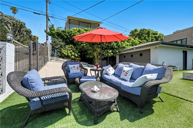 Building Photo - 202 W Manchester Ave