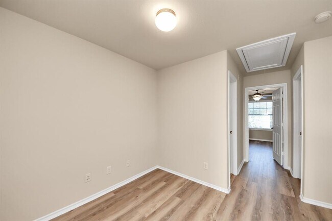 Building Photo - 6483 Calgary Woods Ln