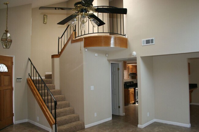 Building Photo - 4615 Gardenwood Ln