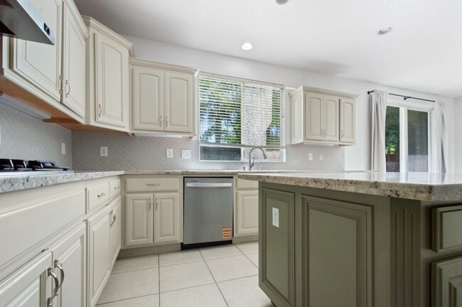 Building Photo - 991 Zephyr Ct