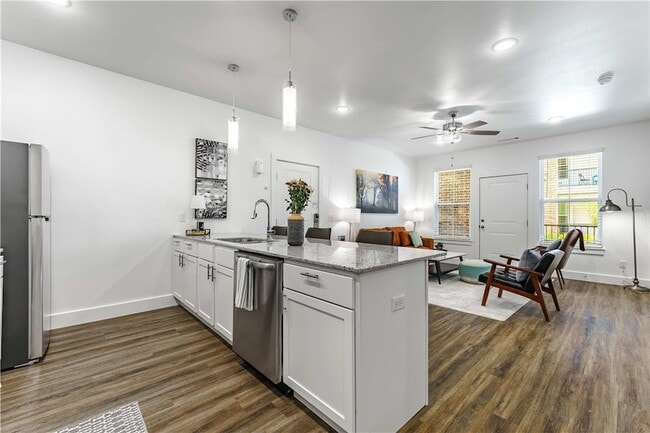 Building Photo - The Benton -  200 Ryan Unit Garland | Crittenden