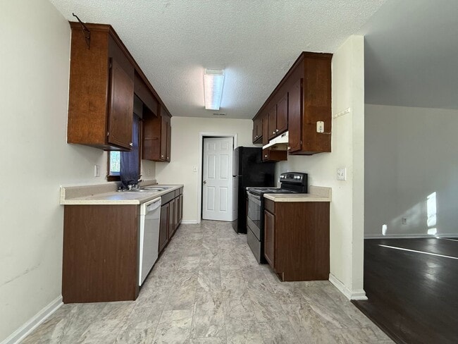 Building Photo - 3 Bedroom/1 Bath home for rent