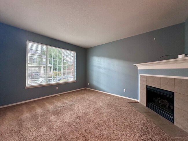 Building Photo - Modern Comfort Meets Convenience in Beaver...