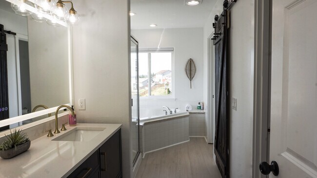 Building Photo - 7904 80th Ave NE