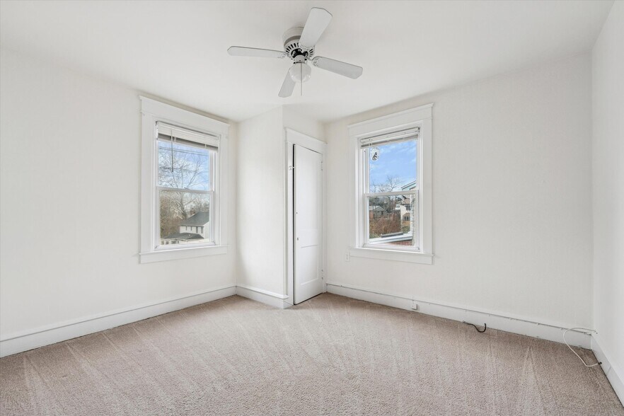 Building Photo - 10 W Jefferson St