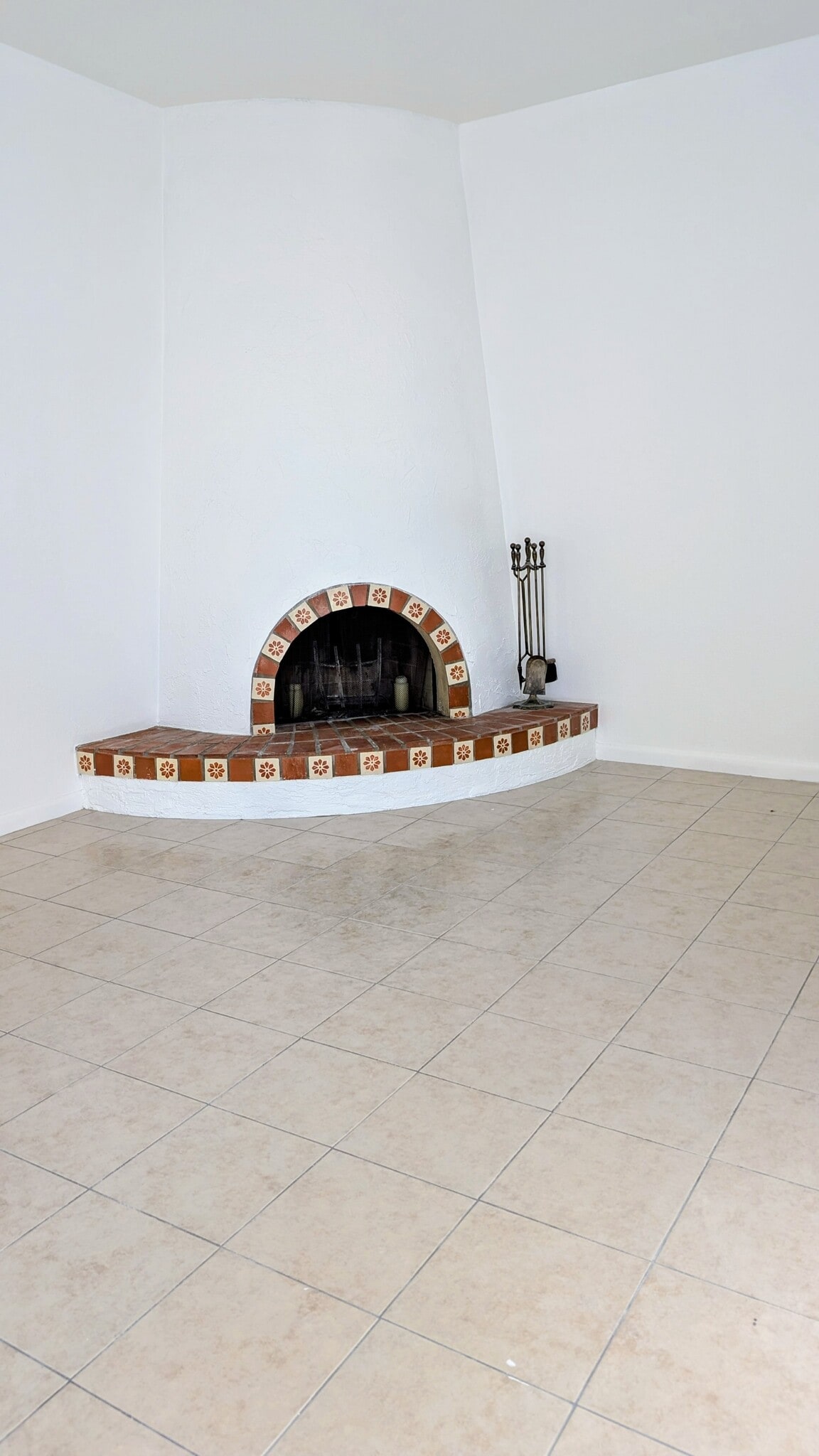 living rm - 712 S Lebanon Ln