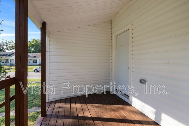 Building Photo - 835 S 38th St