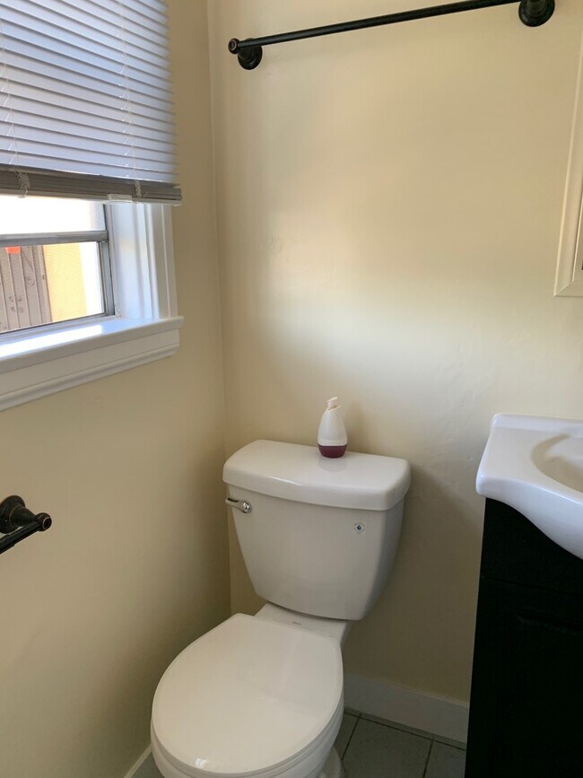 bathroom - 803 W Glenoaks Blvd