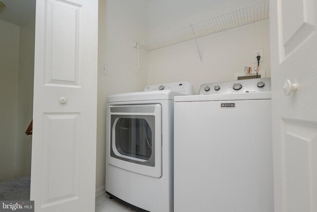 Building Photo - 71 Babylonica Ct