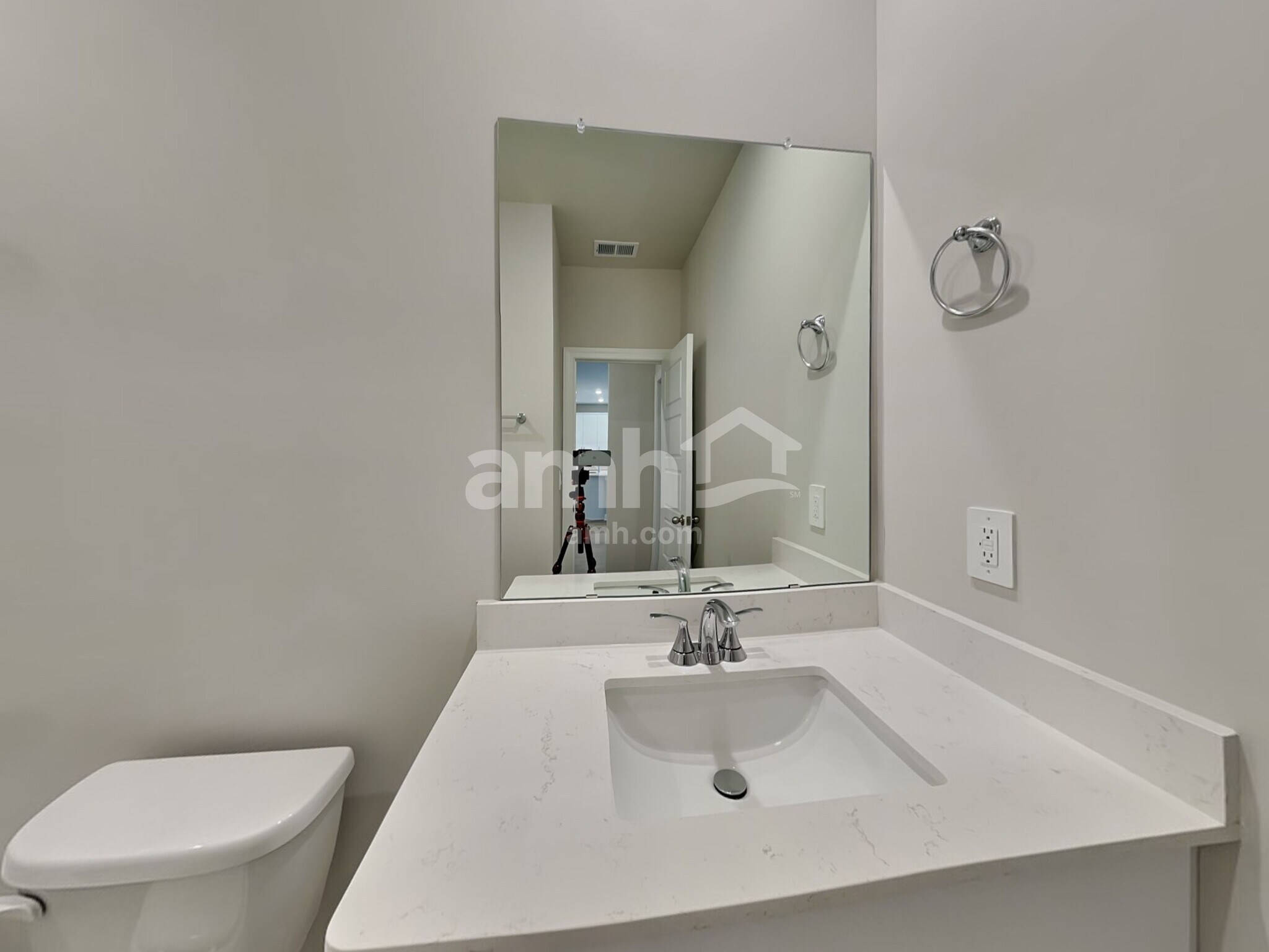 Building Photo - 789 Treeline Rd