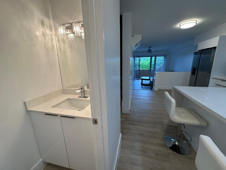 Building Photo - 10900 SW 104th St