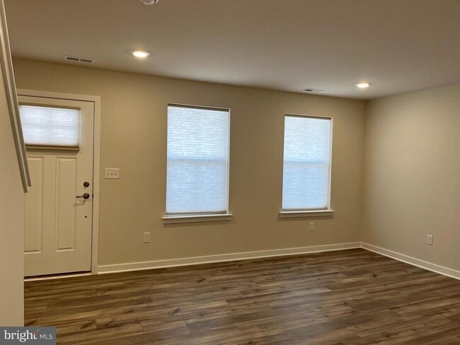 Building Photo - 40 Anderson Dr