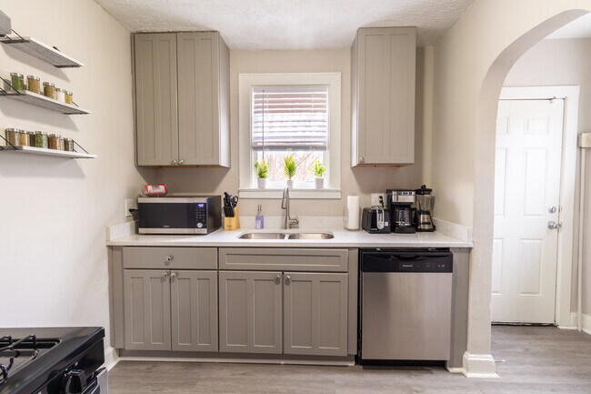 Building Photo - 1123 Wilson Ave