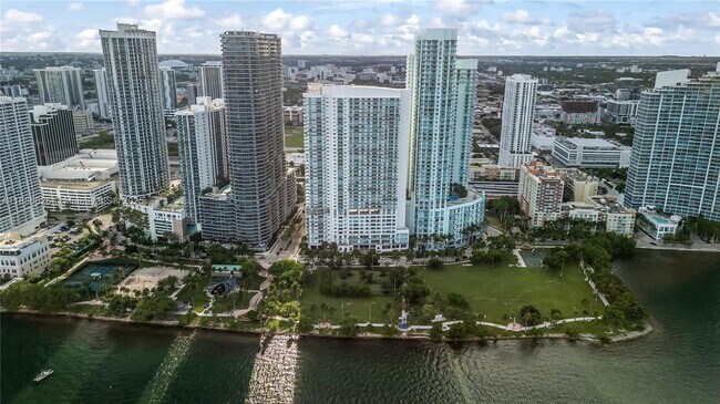 Building Photo - 1800 N Bayshore Dr