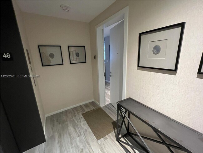 Building Photo - 801 S Miami Ave