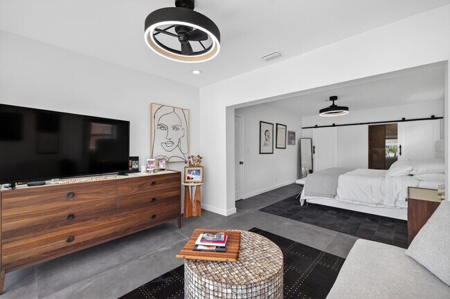 Building Photo - 2720 NE 59th St