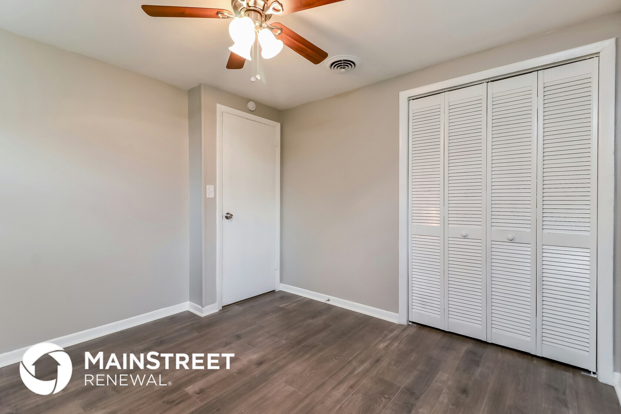 Building Photo - 921 Hillside Dr