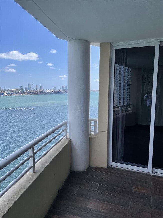 Building Photo - 848 Brickell Key Dr
