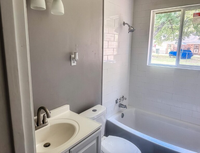 Building Photo - 3909 Range Line Rd