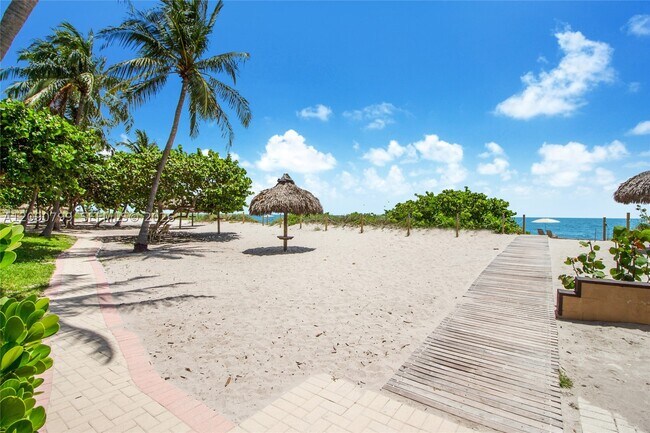 Building Photo - 1111 Crandon Blvd