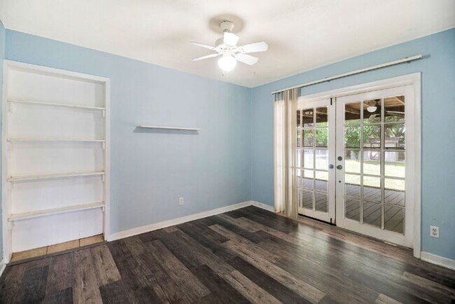 Building Photo - Charming 4 Bedroom Pensacola Rental in a Convenient Location!