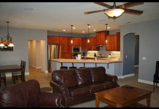 Building Photo - Beautiful 4 Bedroom 3 Bathroom House Atascadero