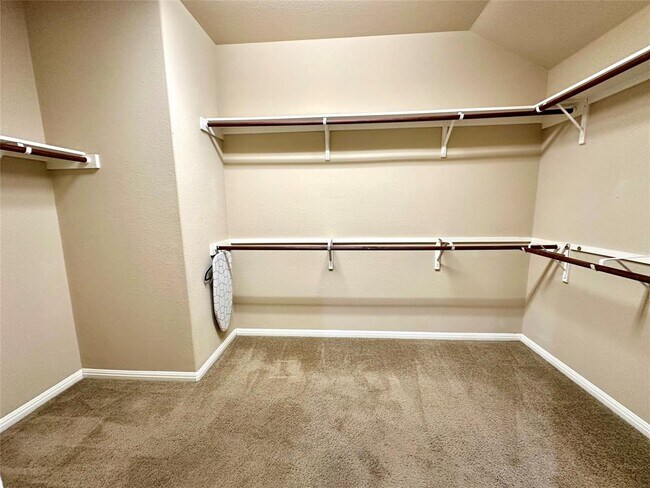 Building Photo - 512 Brown Juniper Way
