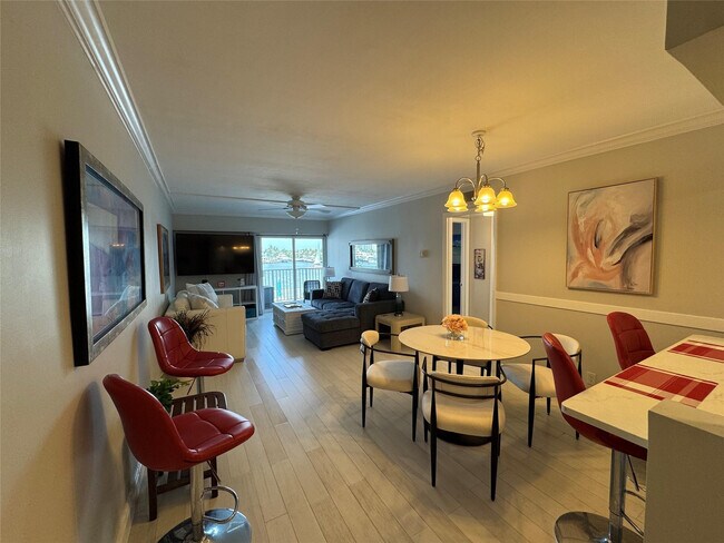 Building Photo - 95 N Birch Rd