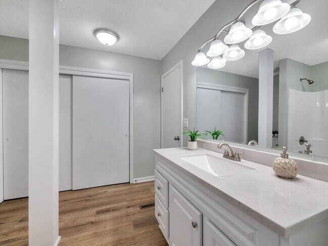 Building Photo - Adorable 3 BR 2 BA in Hixson