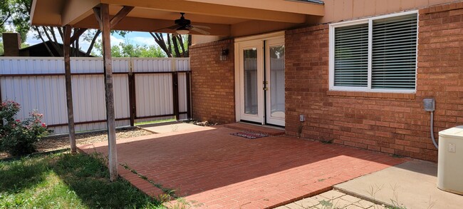 Building Photo - COLONIAL PARK TOWNHOUSE