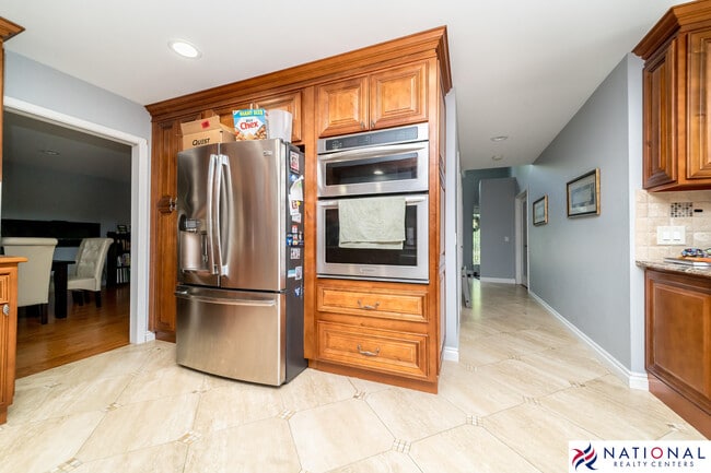 Building Photo - 37709 Glengrove Dr
