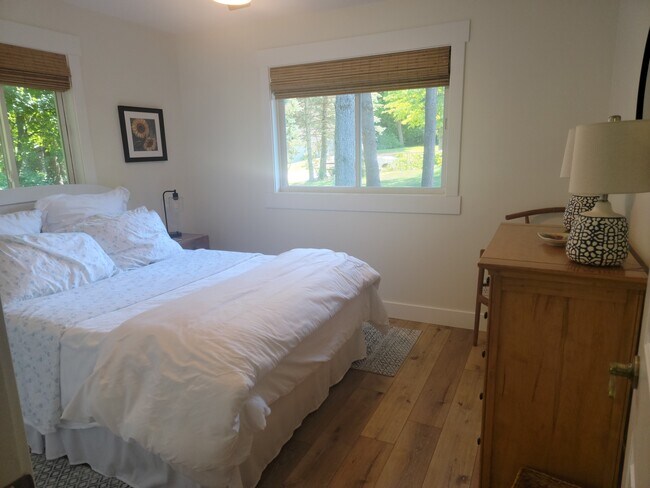 Building Photo - 9976 Edgewood Ave