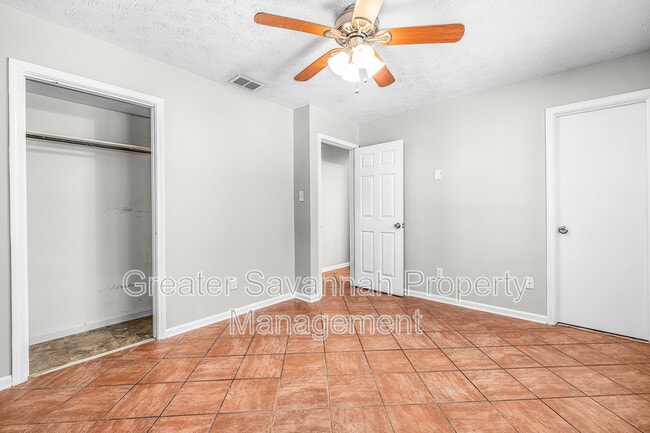 Building Photo - 615 W Tietgen St