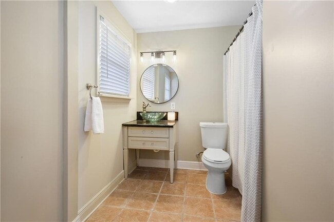 Building Photo - 4920 Robin Hood Dr