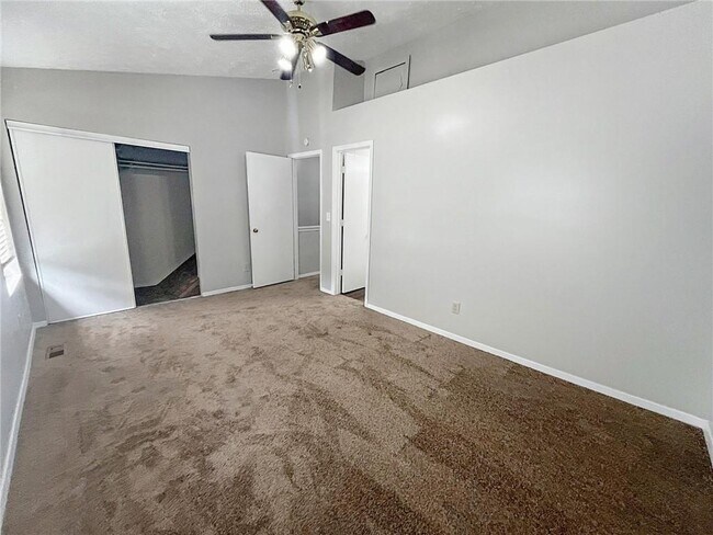 Building Photo - 5749 Wells Cir