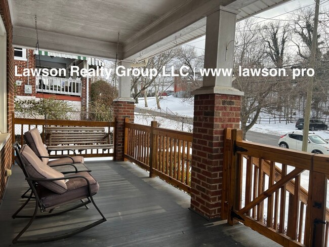 Building Photo - Heart of Grandin Court- Location, Location, Location!