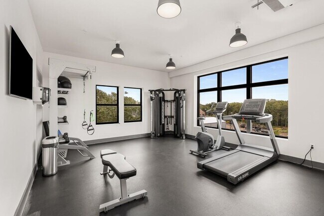 Building Photo - 112 Rogers St NE