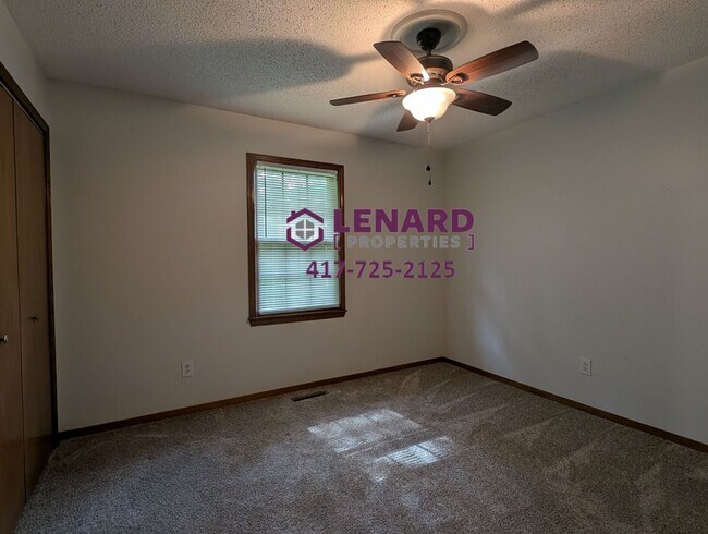 Building Photo - 3 Bedroom Home Ready for Move In!