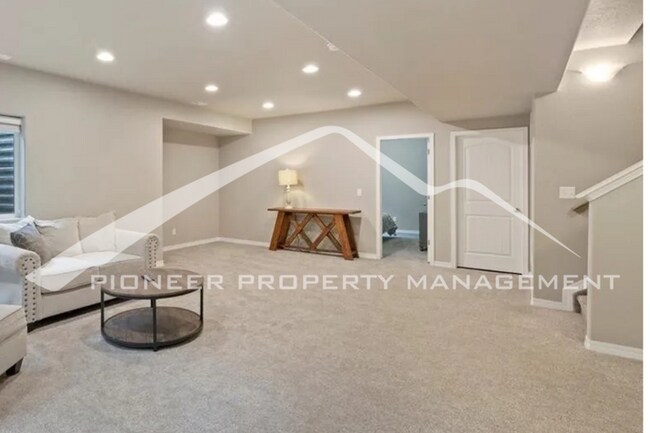 Building Photo - 8425 Mayfly Dr