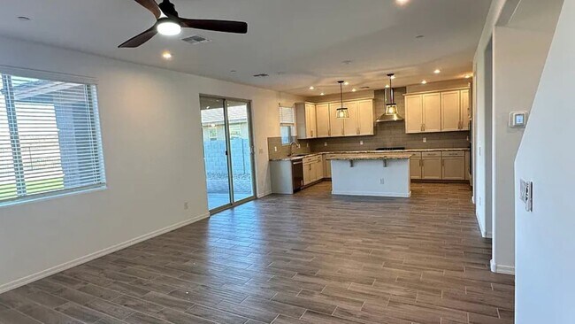 Building Photo - 2 Story North Peoria Home