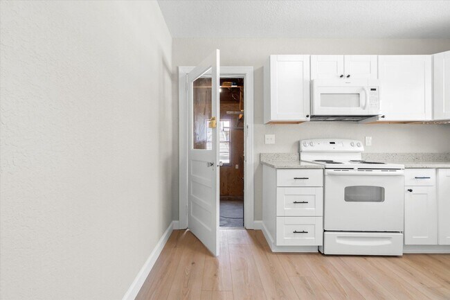 Building Photo - 9 Spencer St