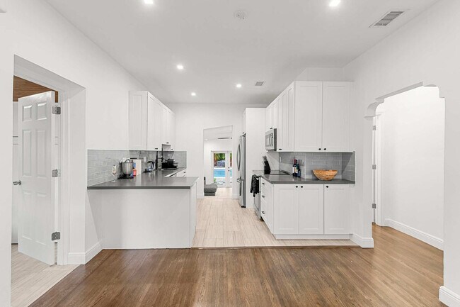 Building Photo - 443 NE 71st St